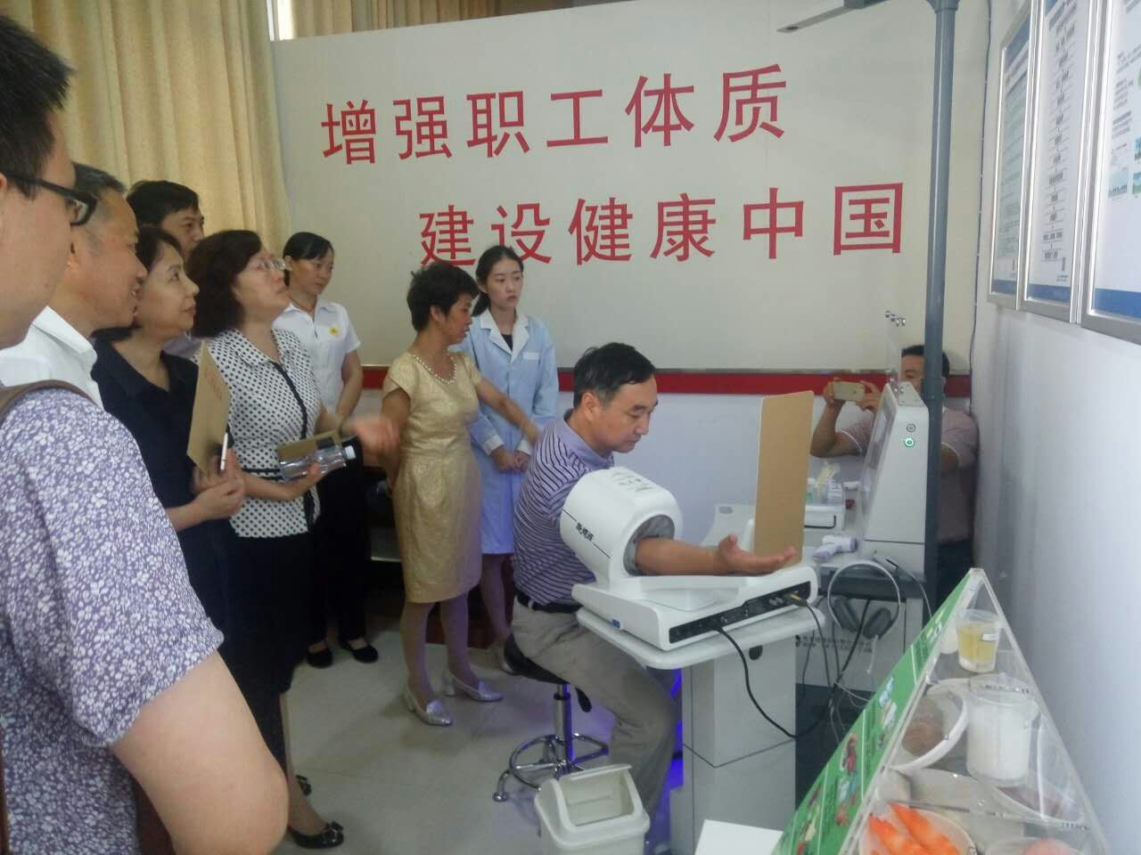 愛(ài)國(guó)情 奮斗者丨潘希文:為大健康產(chǎn)業(yè)堅(jiān)守 增強(qiáng)職工體質(zhì)建設(shè)健康中國(guó)健康小屋.jpeg