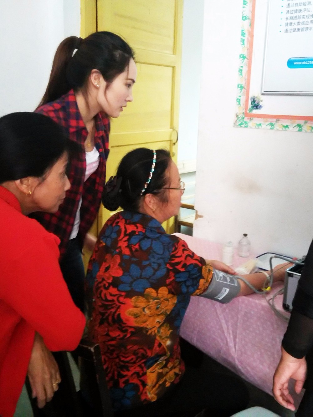 福建梅仙鎮(zhèn)半山村衛(wèi)生所引進攜康·健康管理一體機（巡診箱）XKZN-C300現(xiàn)場圖2