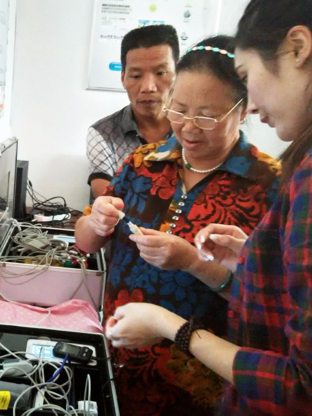 福建梅仙鎮(zhèn)半山村衛(wèi)生所 福建梅仙鎮(zhèn)半山村衛(wèi)生所引進攜康·健康管理一體機(巡診箱)XKZN-C300現(xiàn)場圖3