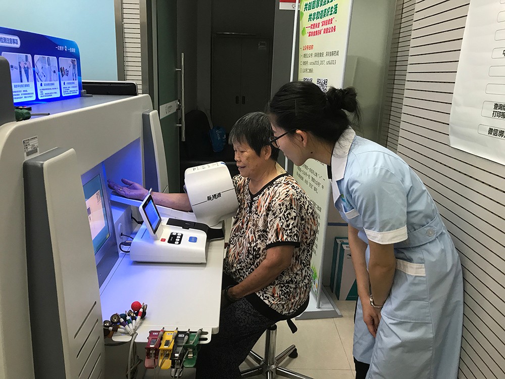 居民體驗(yàn)深圳市南山區(qū)桂園社區(qū)居委會(huì)建設(shè)健康小屋圖2