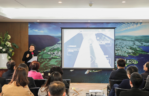 萬基集團(tuán)總裁金頌做主題演講 萬基集團(tuán)總裁金頌做主題演講