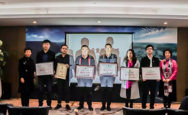 新增會(huì)員授牌儀式 新增會(huì)員授牌儀式