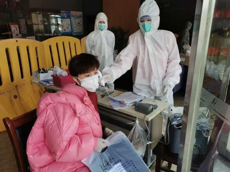 攜康健康一體機d100為武漢“疫情”地區(qū)測量體溫 攜康健康一體機d100為武漢“疫情”地區(qū)測量體溫