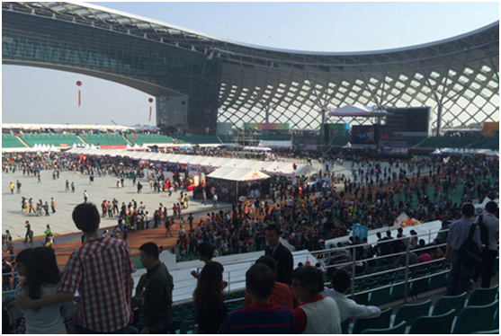 騰訊15周年慶嘉年華“激情唱響，共享青春”盛典在深圳灣體育中心盛大開幕