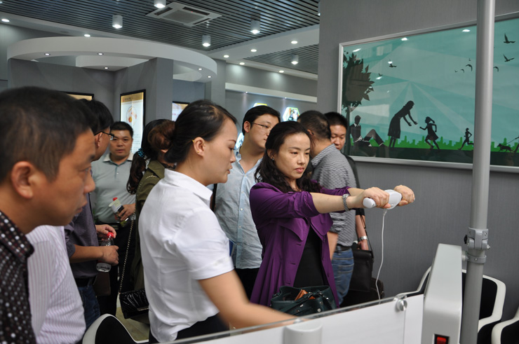 圖為領(lǐng)導(dǎo)體檢健康管理一體機(jī)