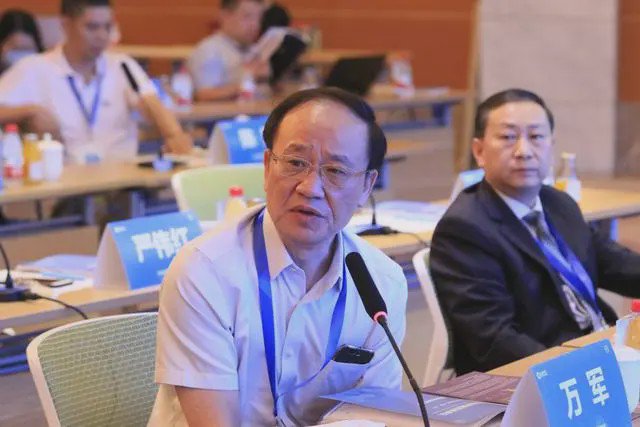 武漢大學人民醫(yī)院黨委常委、副院長，武昌方艙醫(yī)院院長 萬軍