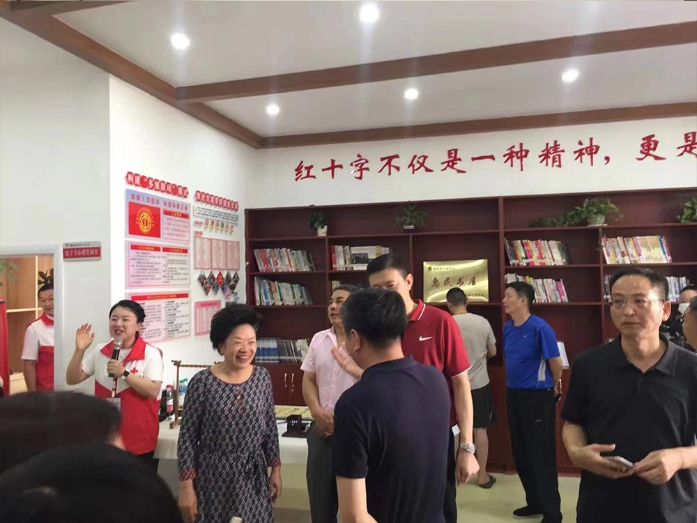 全省各市縣紅十字會領(lǐng)導(dǎo)參觀指導(dǎo)健康促進項目“智慧健康小屋”