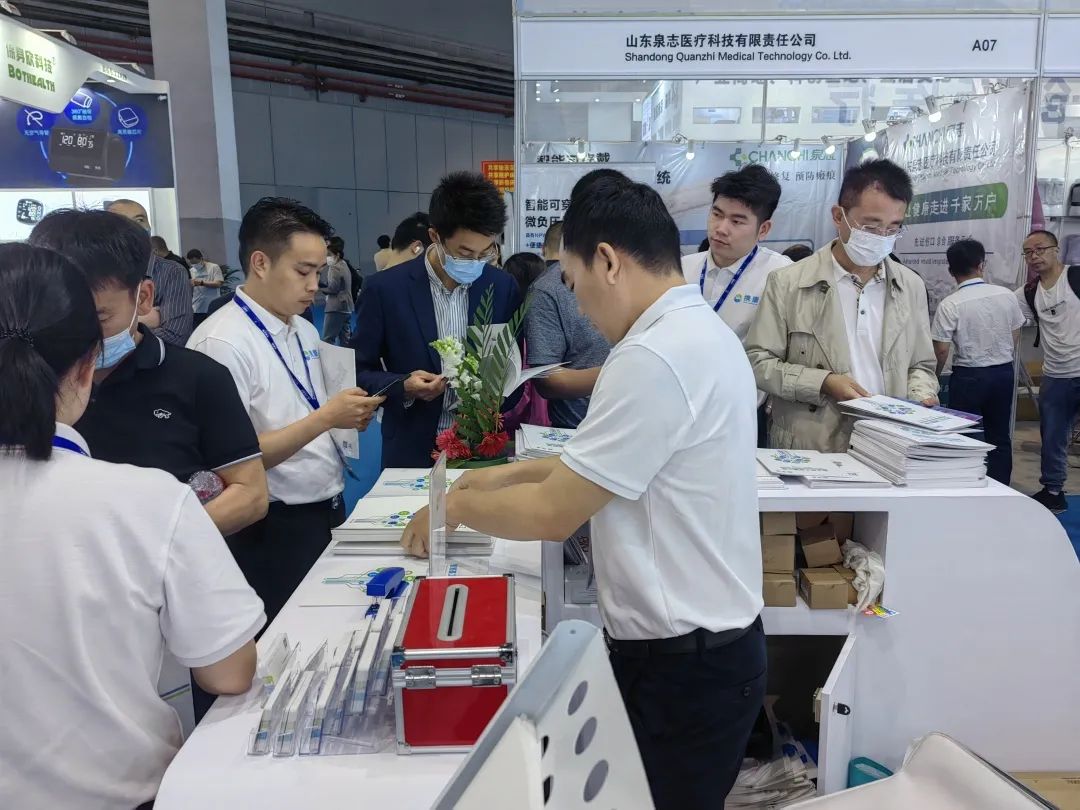 諸多意向客戶現(xiàn)場洽談