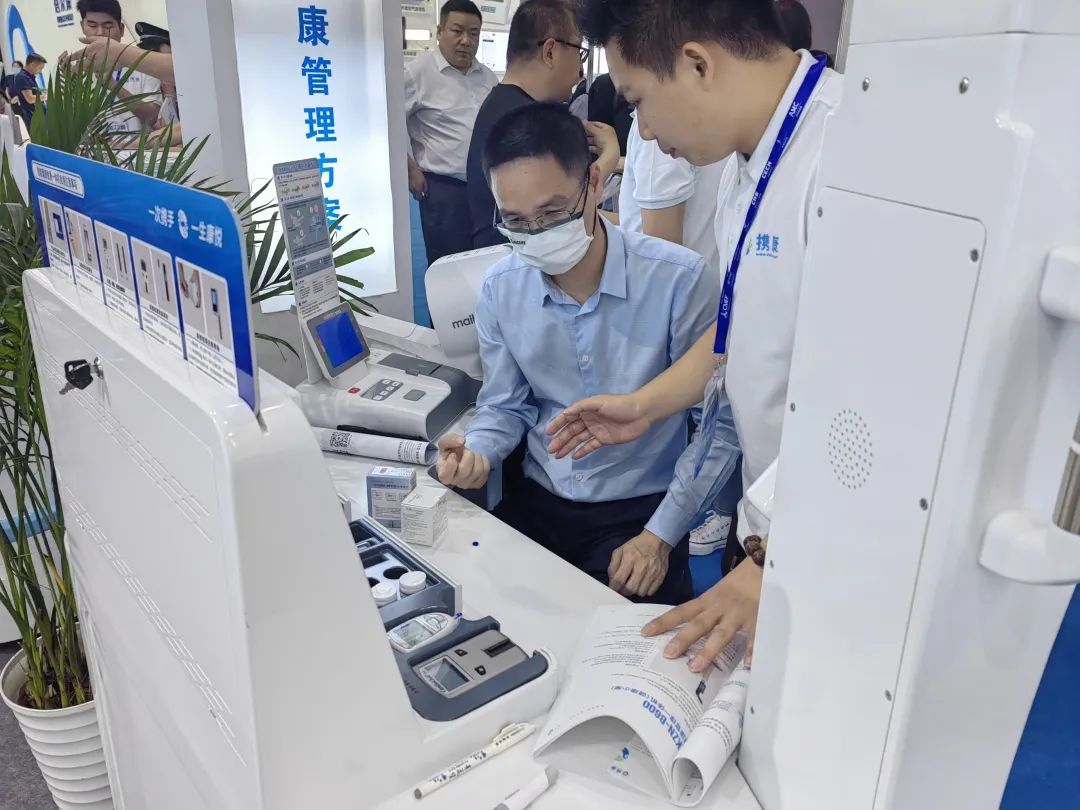 諸多意向客戶現(xiàn)場洽談