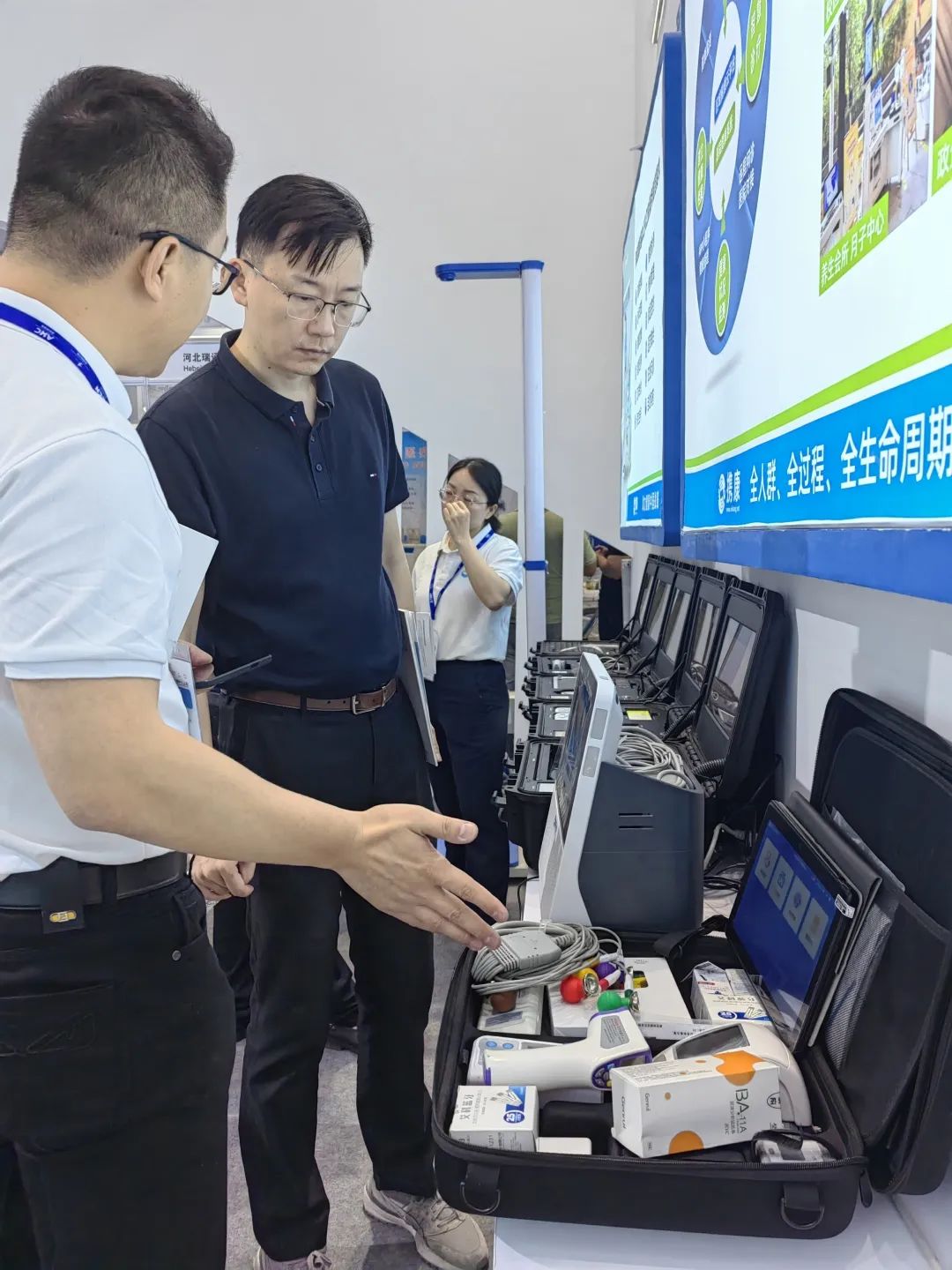 諸多意向客戶現(xiàn)場洽談