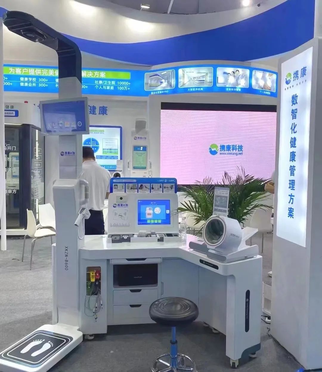 諸多意向客戶現(xiàn)場洽談