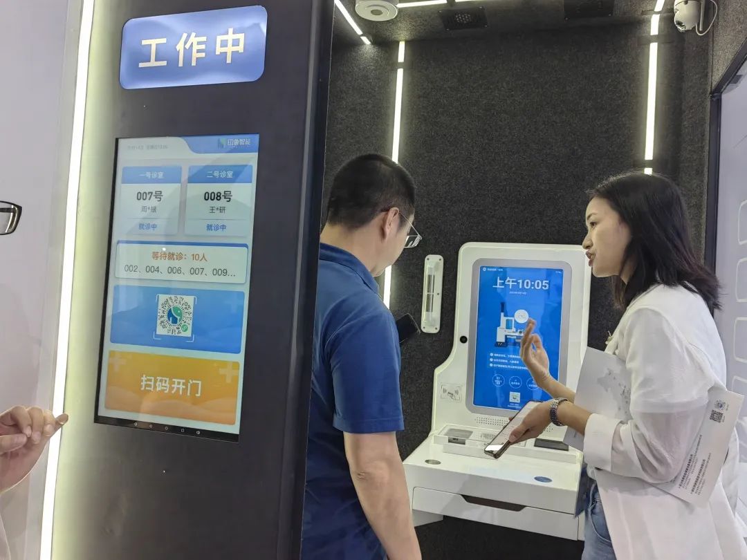 諸多意向客戶現(xiàn)場洽談